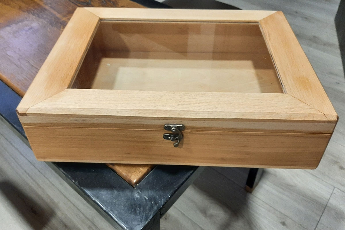 Box with glass