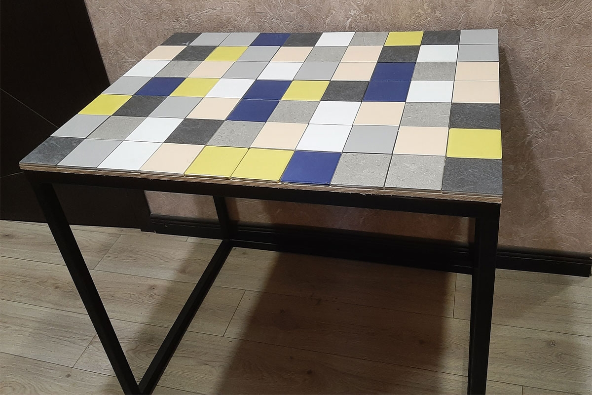 Table with tile